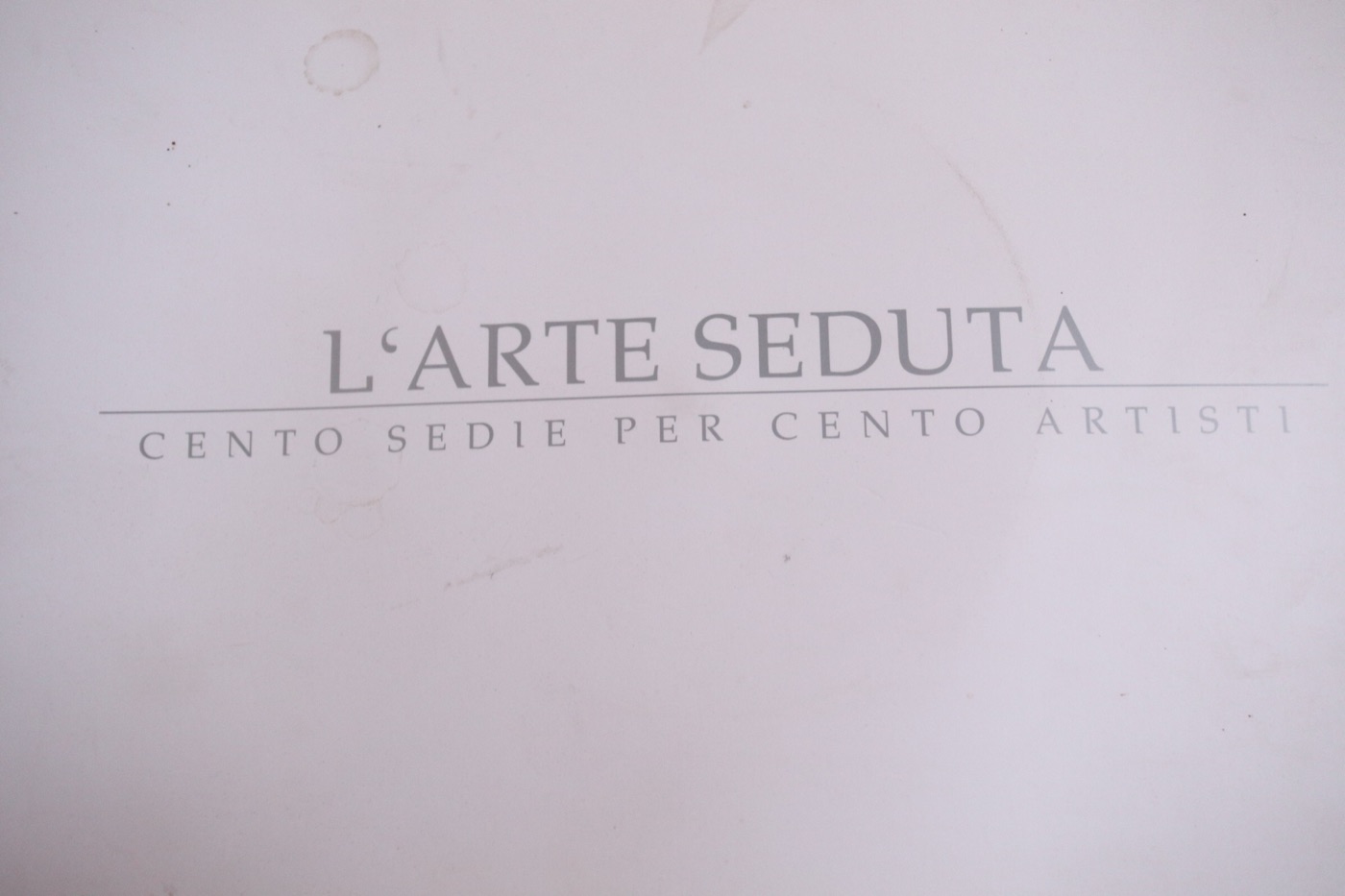 L'Arte Seduta · Cento sedie per cento artisti